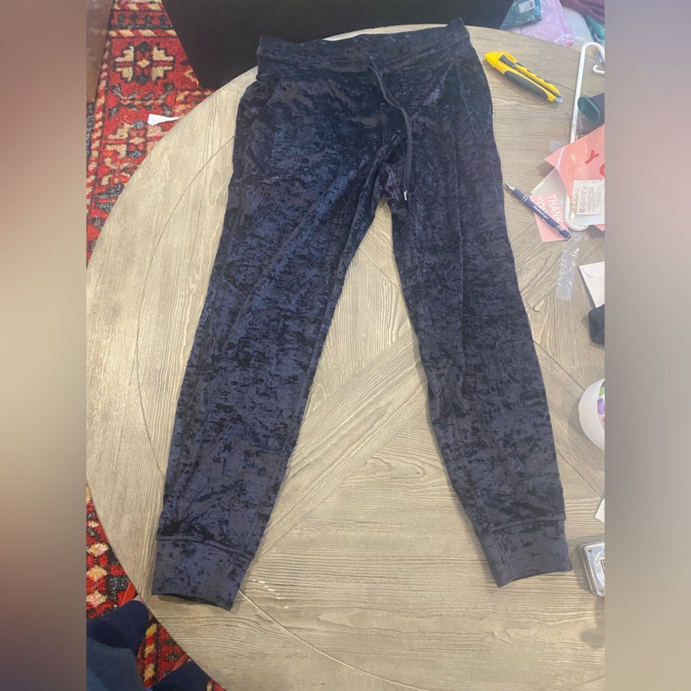Lululemon crushed velvet pants size 10 - Picture 6 of 6